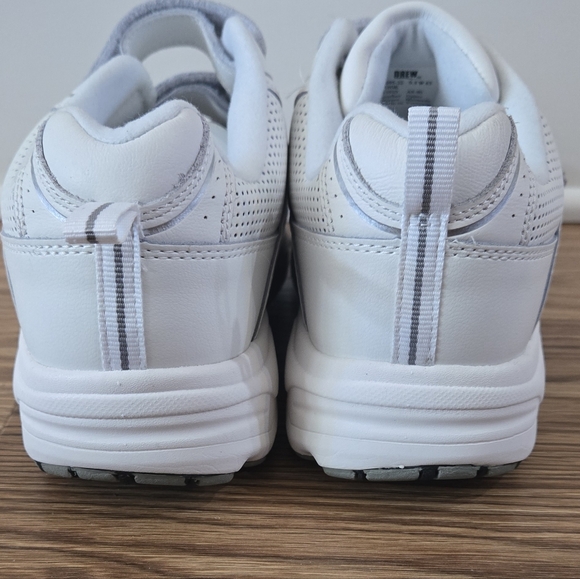 Women's DREW Paige Leather Strap Closure Orthopedic Sneakers - Picture 5 of 8